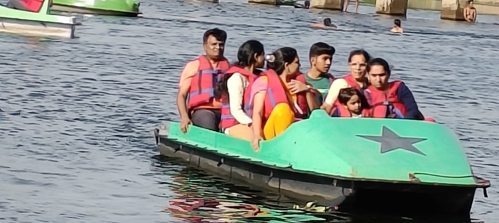 Pedal Boat-6 Seater (2)